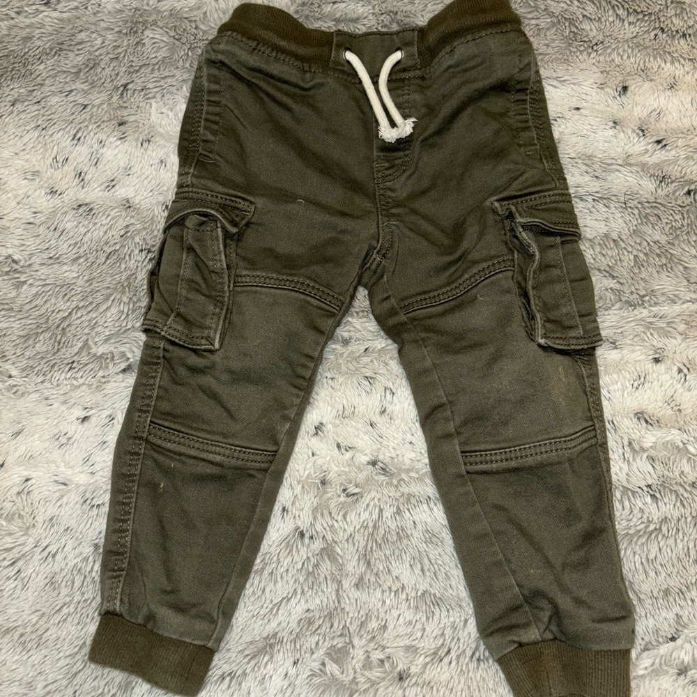 H&M Boys cargo pants in the color army green